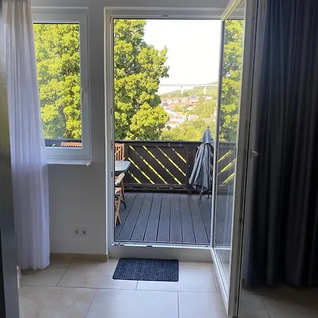 Maisonette - In
